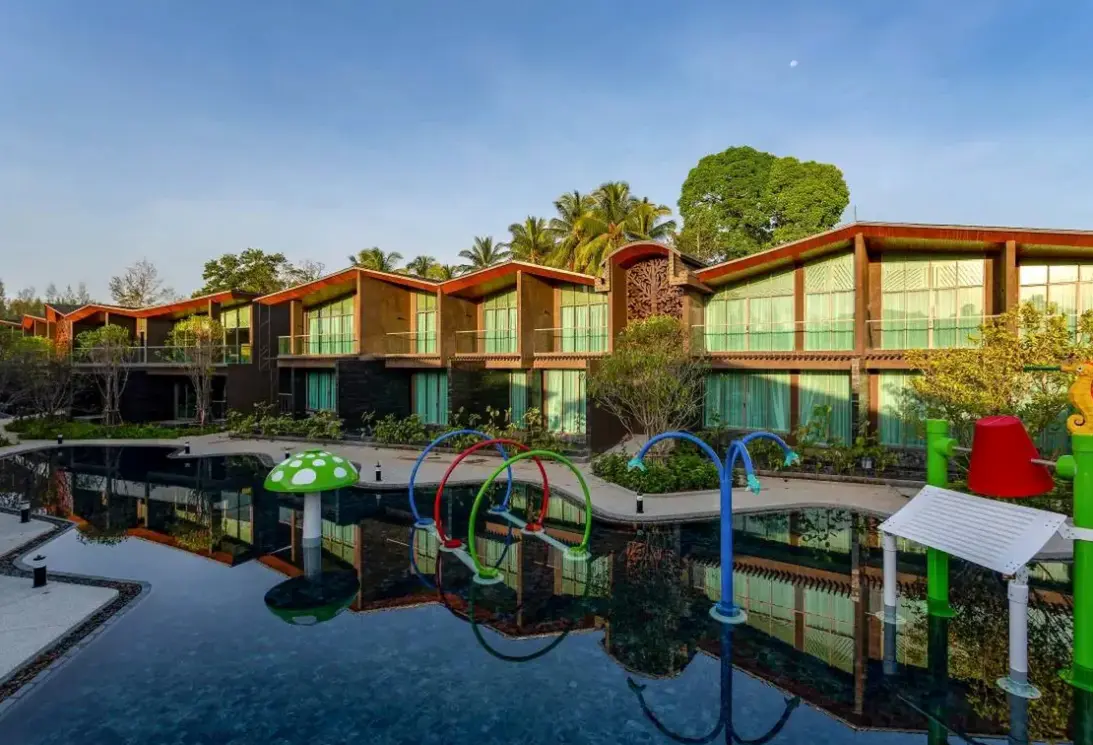 Basen w hotelu Kalima Resort & Villas