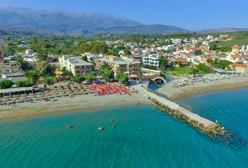 Plaża przy hotelu Kalyves Beach