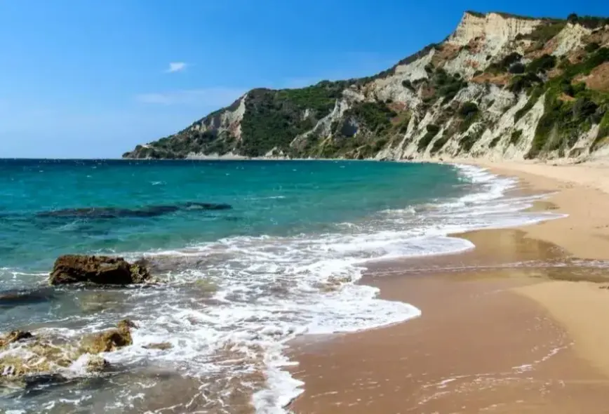 Plaża przy hotelu Kavos Plaza (Corfu)