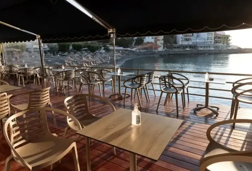 Restauracja i jedzenie w hotelu Kitro Beach (ex. Sgouros)