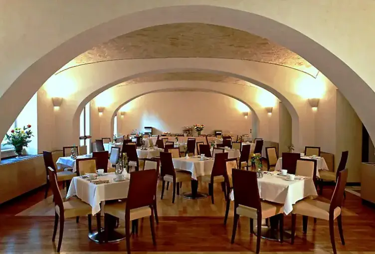 Restauracja i jedzenie w hotelu Kolbe Rome