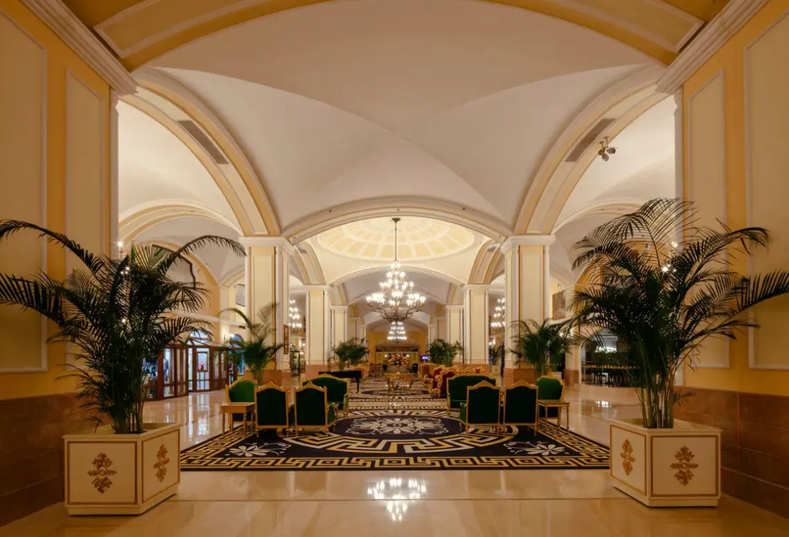 Lobby hotelu Kremlin Palace