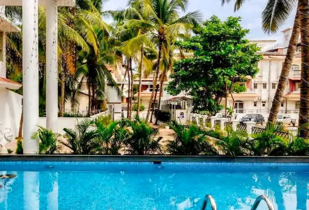 Basen w hotelu Krishna Beach Resort