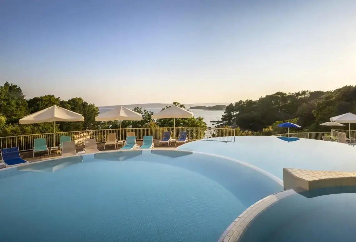 Basen w hotelu Krk Sunny Hotel (ex. Valamar Koralj)