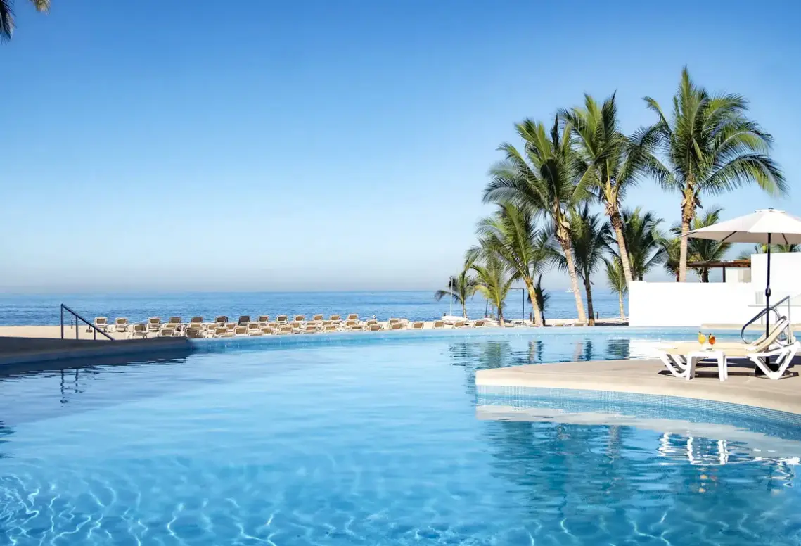 Basen w hotelu Krystal® Puerto Vallarta