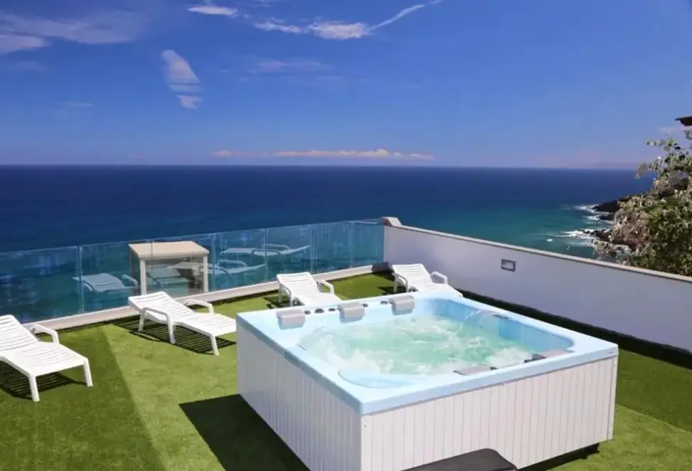 Basen w hotelu La Baia (Castelsardo)