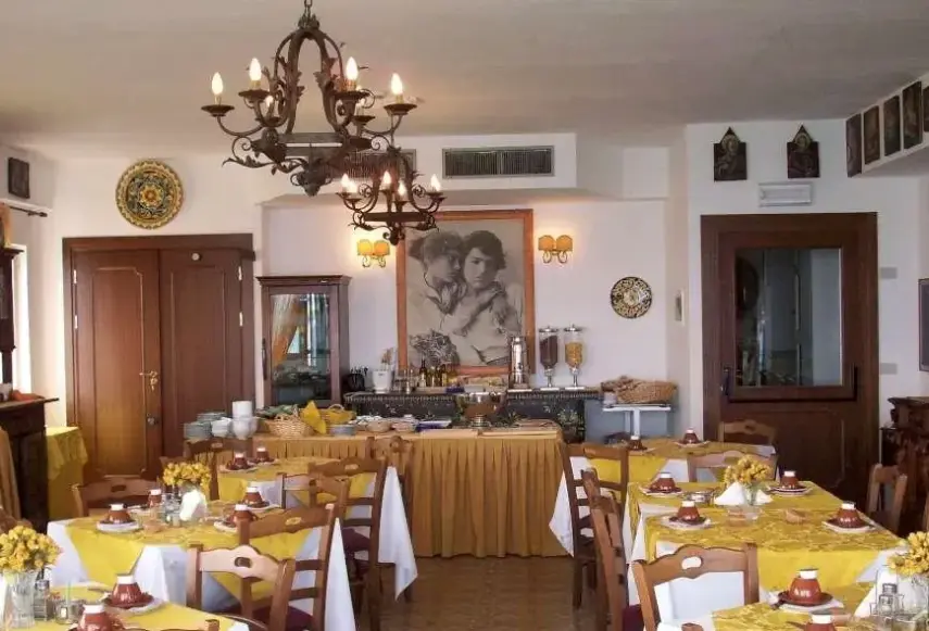 Restauracja i jedzenie w hotelu La Riva