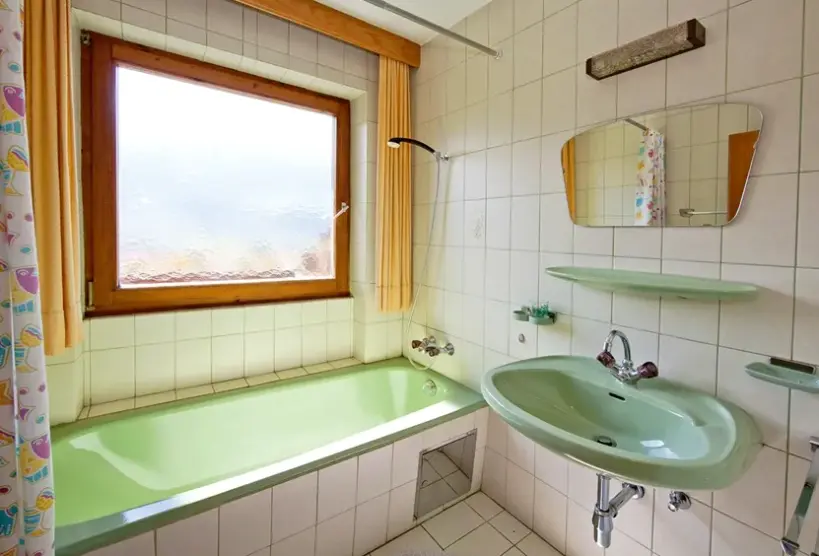 Łazienka w pokoju hotelu Landhaus Maridl