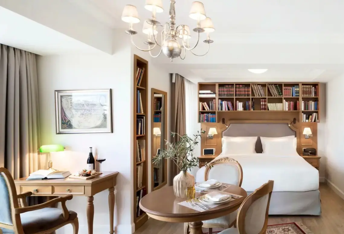 Restauracja i jedzenie w hotelu Legacy Gastro Suites
