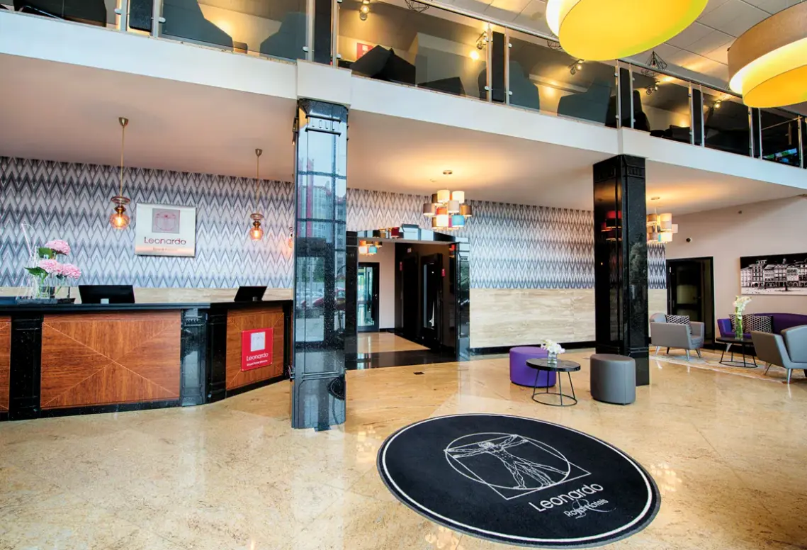 Lobby hotelu Leonardo Royal Warsaw (ex JM Hotel)