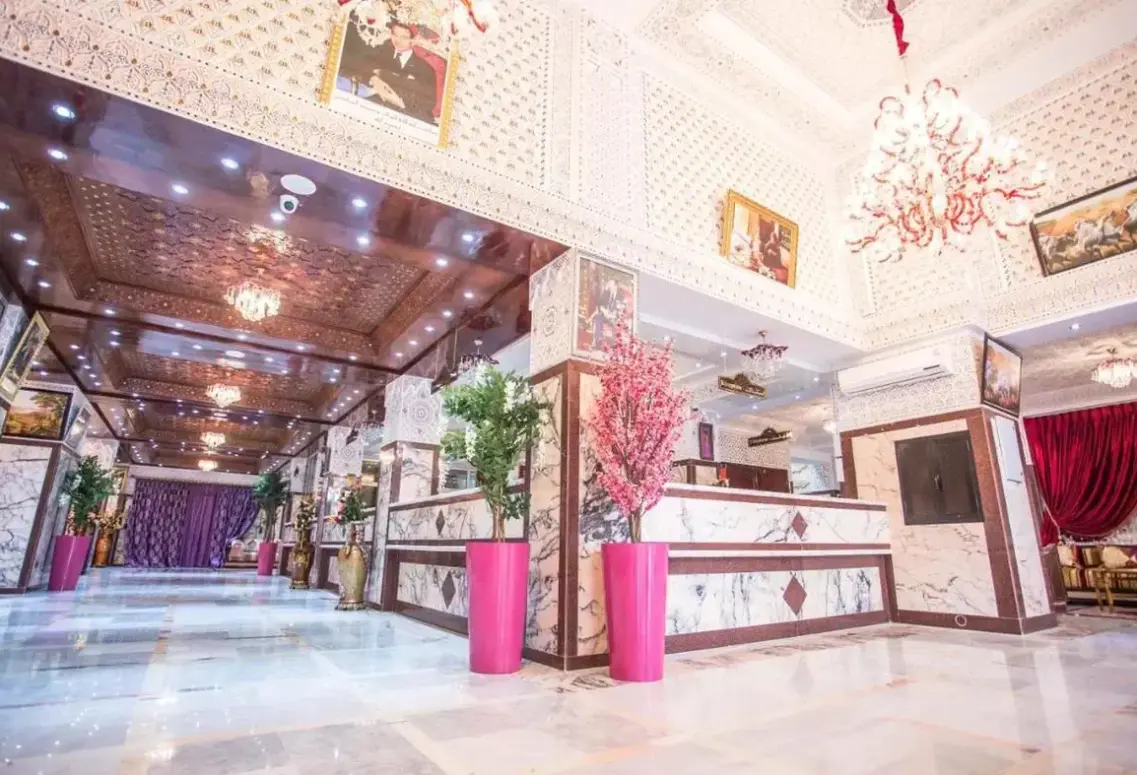 Lobby hotelu Les Ambassadeurs