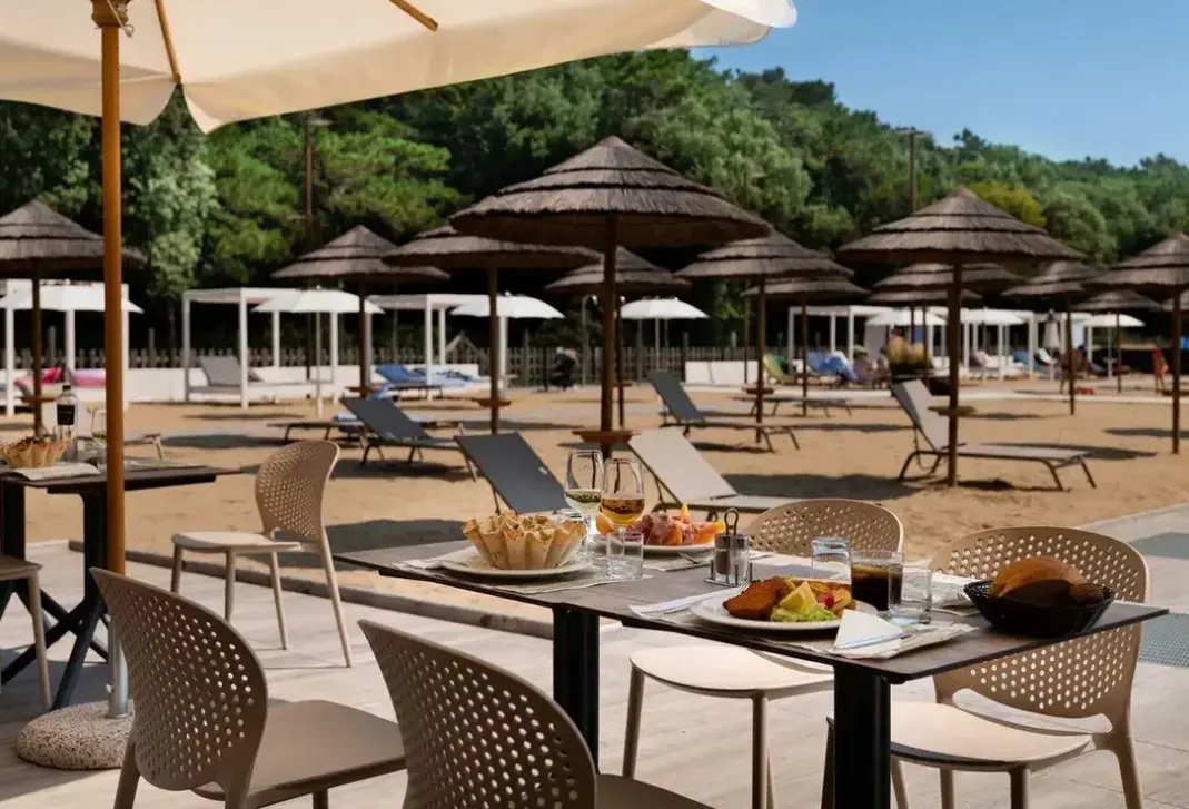 Plaża przy hotelu Lino delle Fate