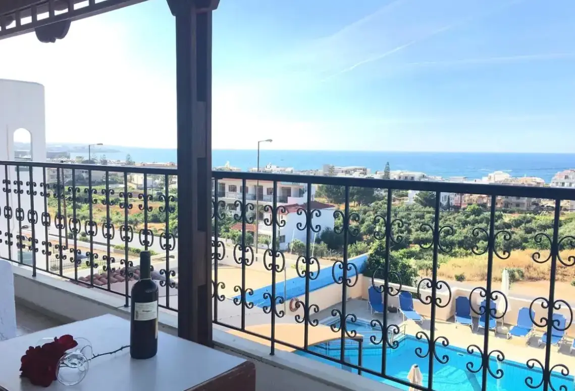 Widok z hotelu Litsa Efi