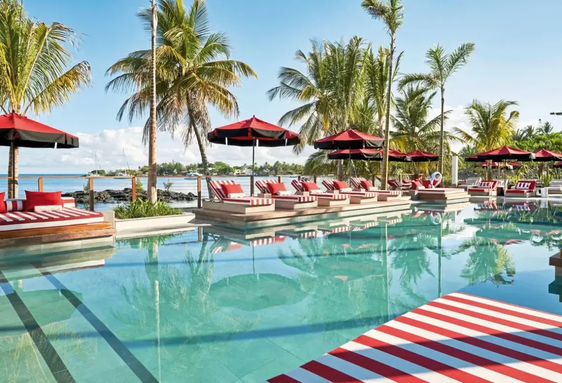 Basen w hotelu Lux Grand Baie Resort & Residences (ex. Merville Beach)