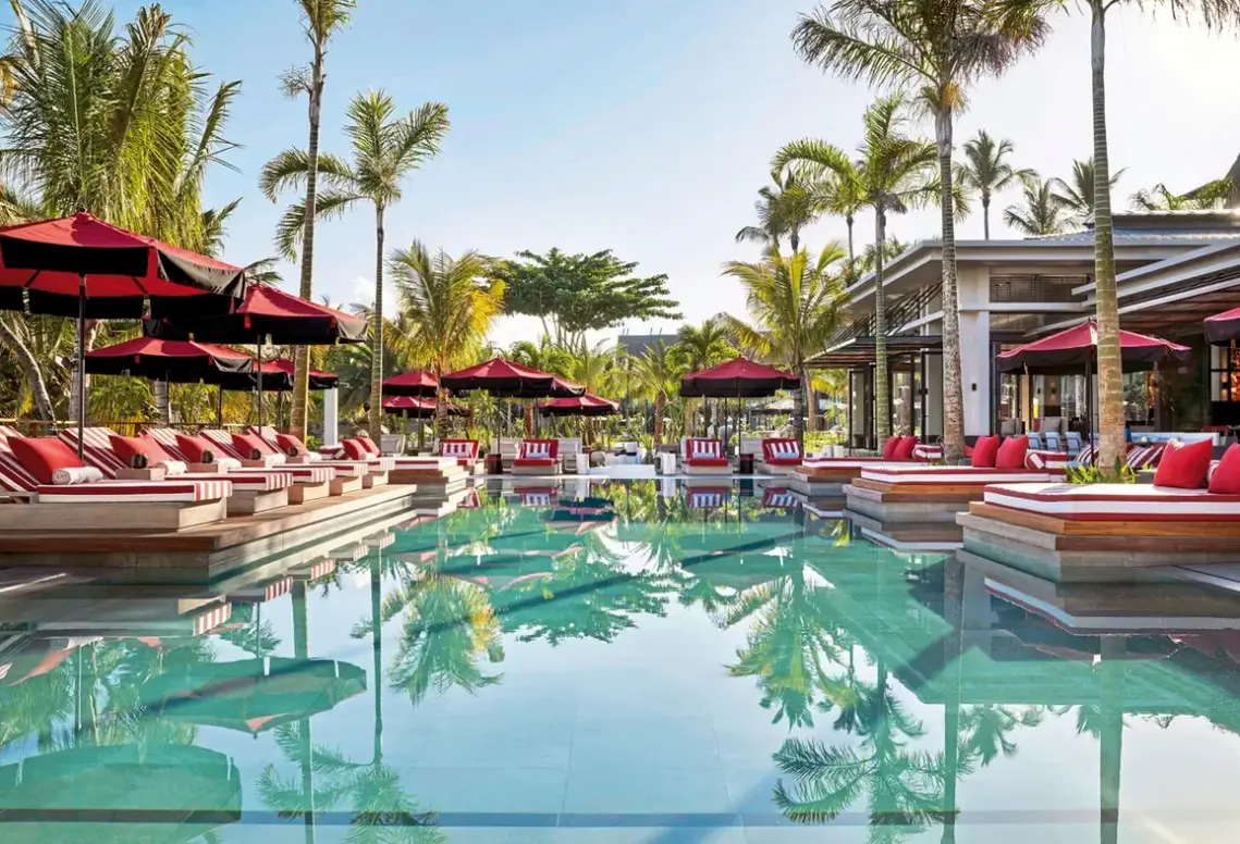 Basen w hotelu Lux Grand Baie Resort & Residences (ex. Merville Beach)