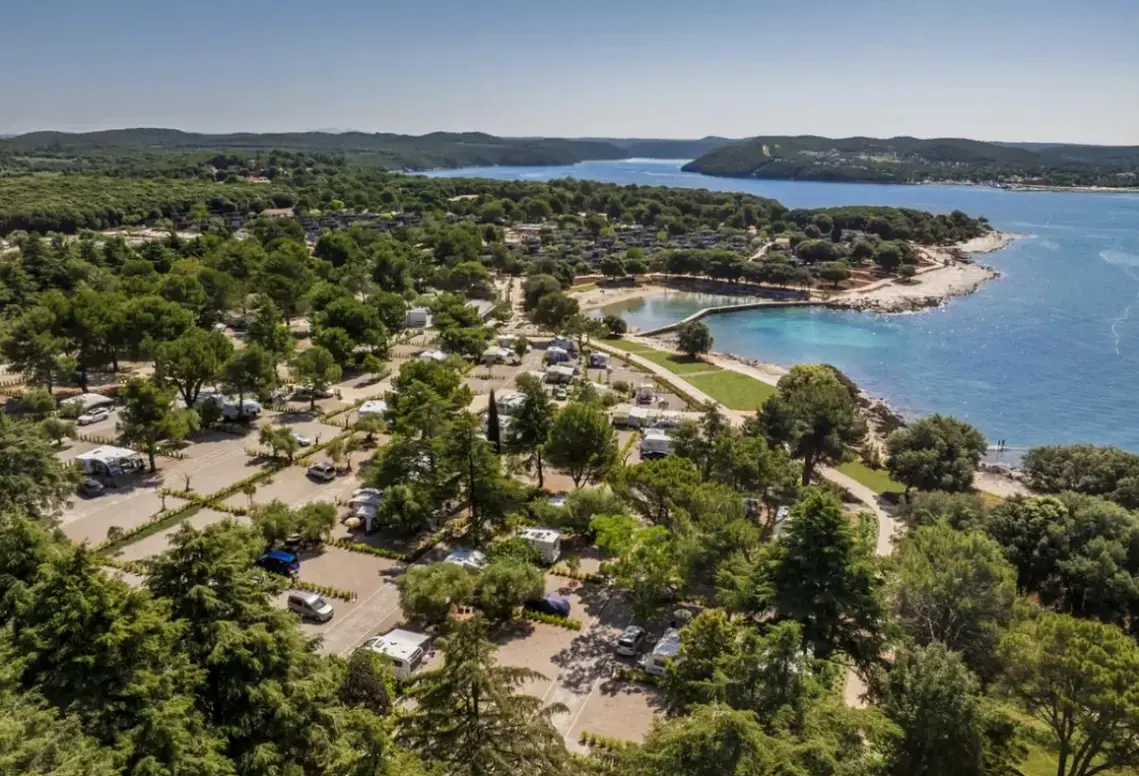 Plaża przy hotelu Maistra Camping Koversada Covered (Vrsar)