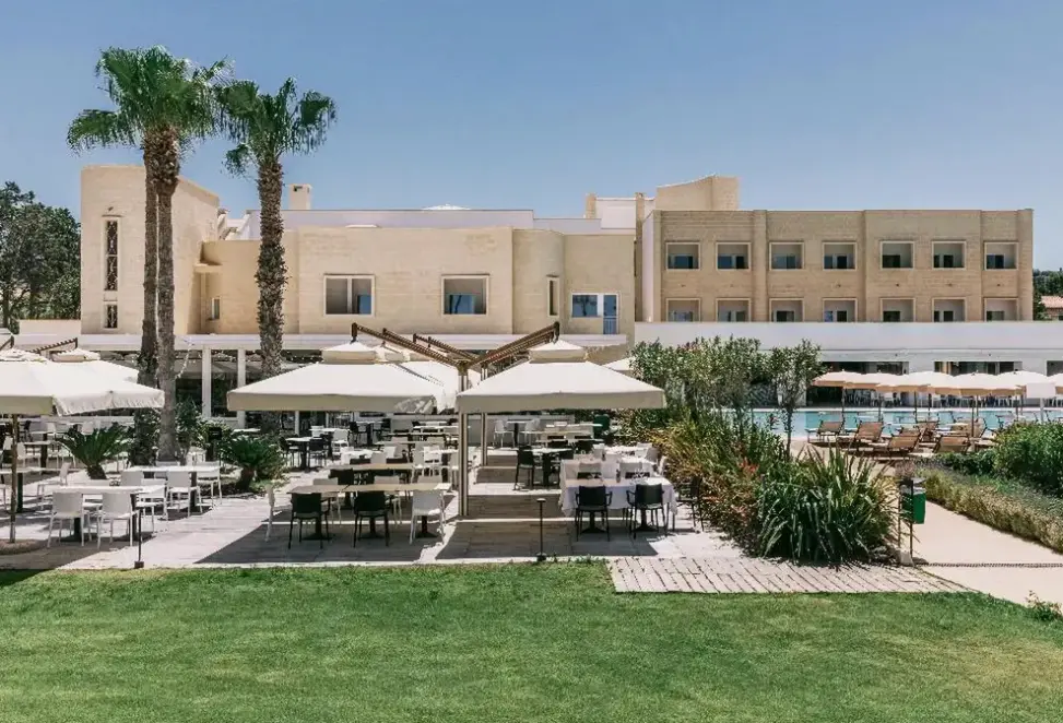 Restauracja i jedzenie w hotelu Mangias Himera Resort (ex. Himera Beach Club)