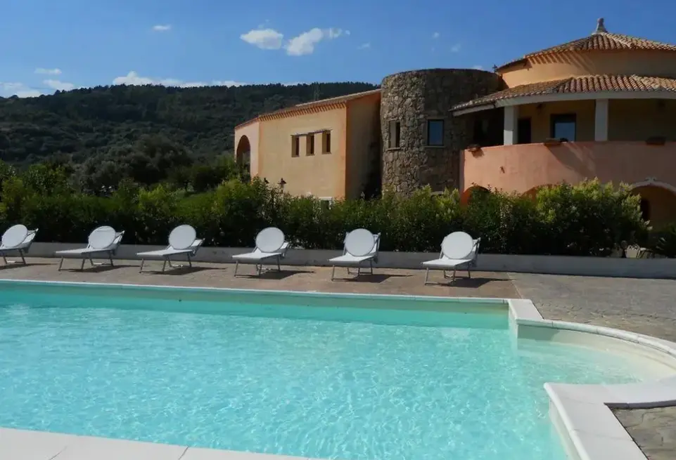 Basen w hotelu Maria Caderina Green Village