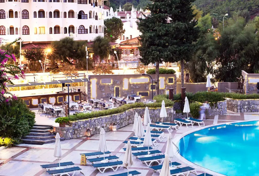 Basen w hotelu Marti La Perla