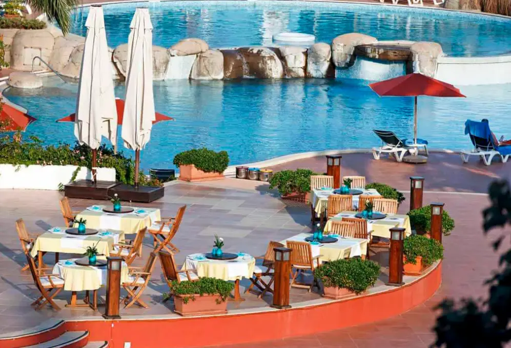 Basen w hotelu Marti Resort Delux