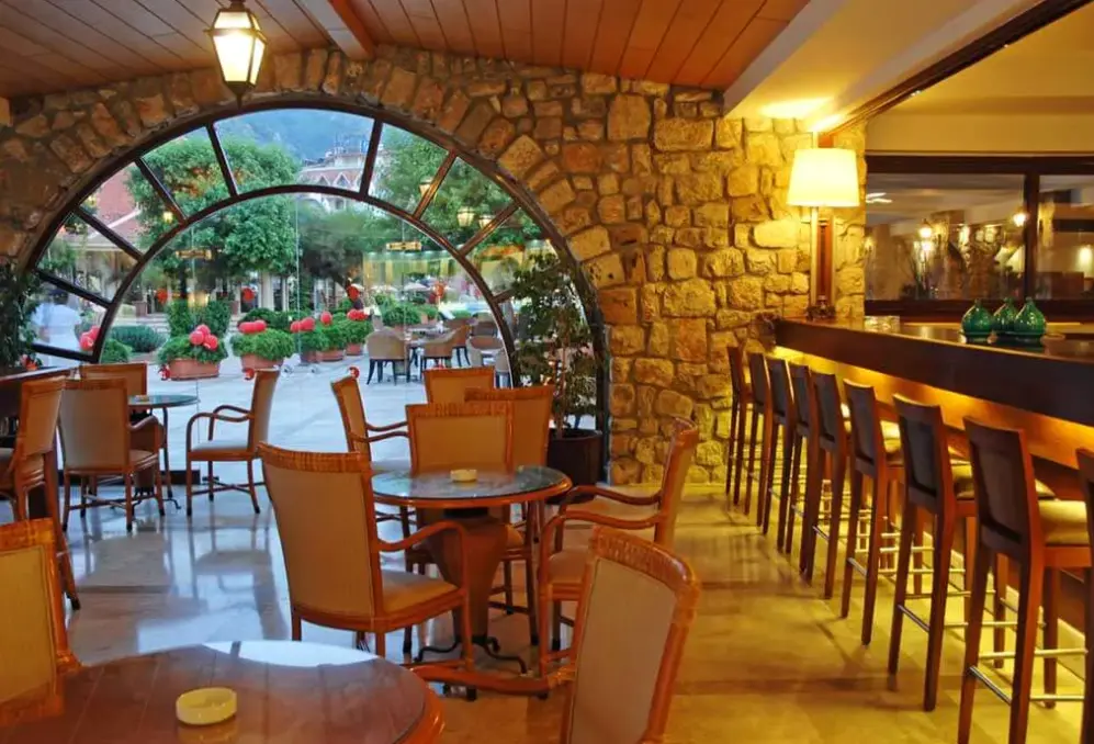 Restauracja i jedzenie w hotelu Marti Resort Delux