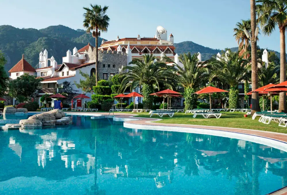 Basen w hotelu Marti Resort Delux