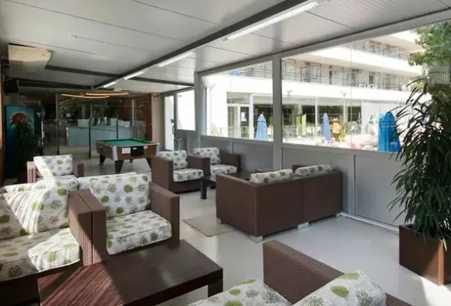 Lobby hotelu MedPlaya Esmeraldas (Tossa de Mar)
