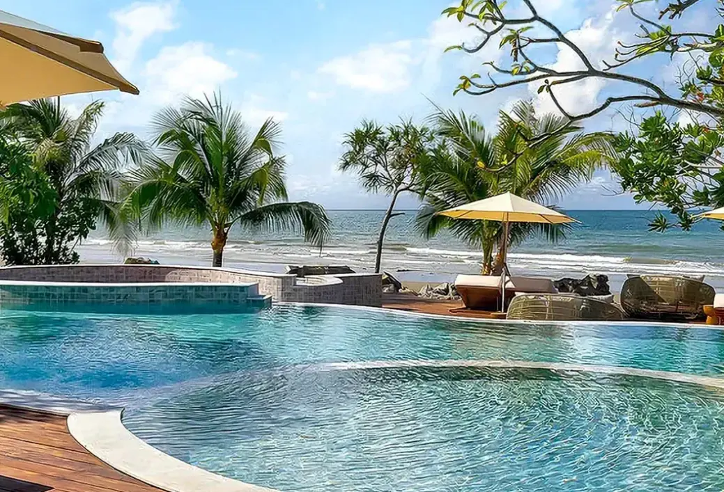 Basen w hotelu Mercure Rayong Lomtalay Villas & Resort