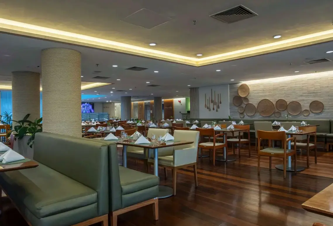 Restauracja i jedzenie w hotelu Mercure Salvador Rio Vermelho