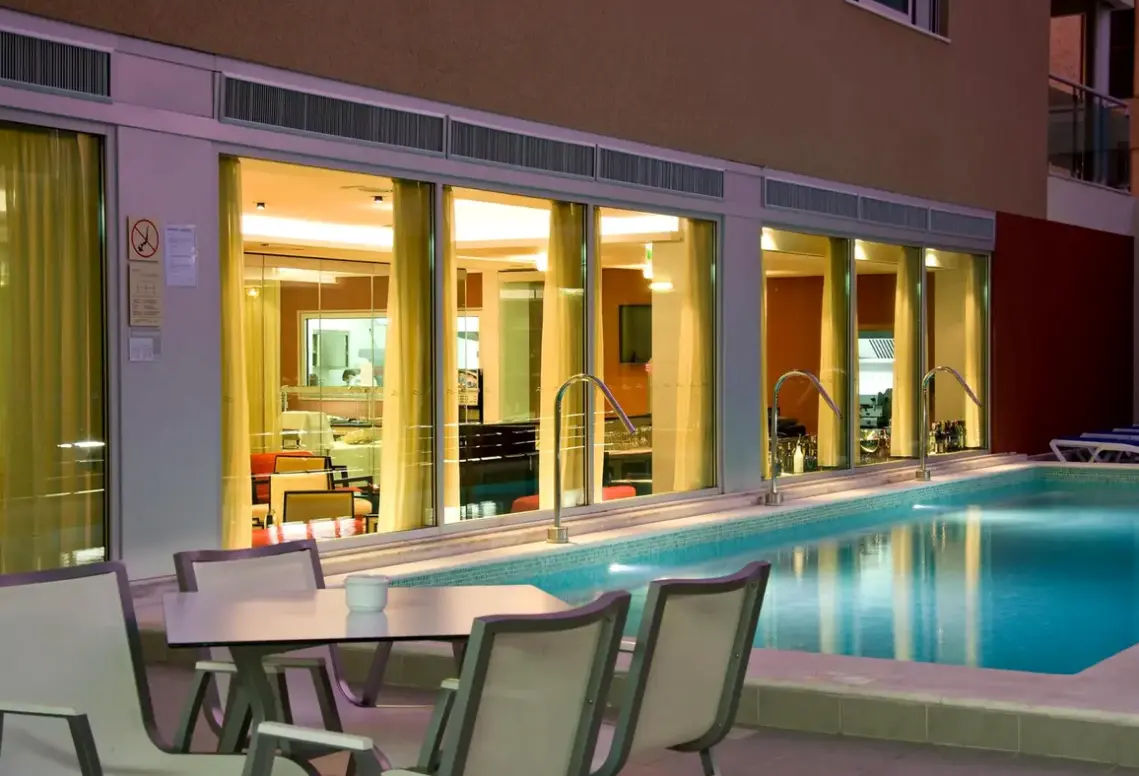 Basen w hotelu Monte Gordo Apartamentos & Spa