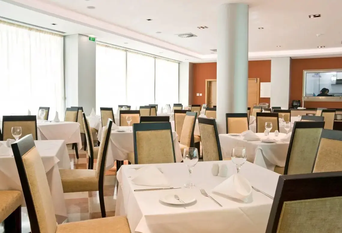 Restauracja i jedzenie w hotelu Monte Gordo Apartamentos & Spa