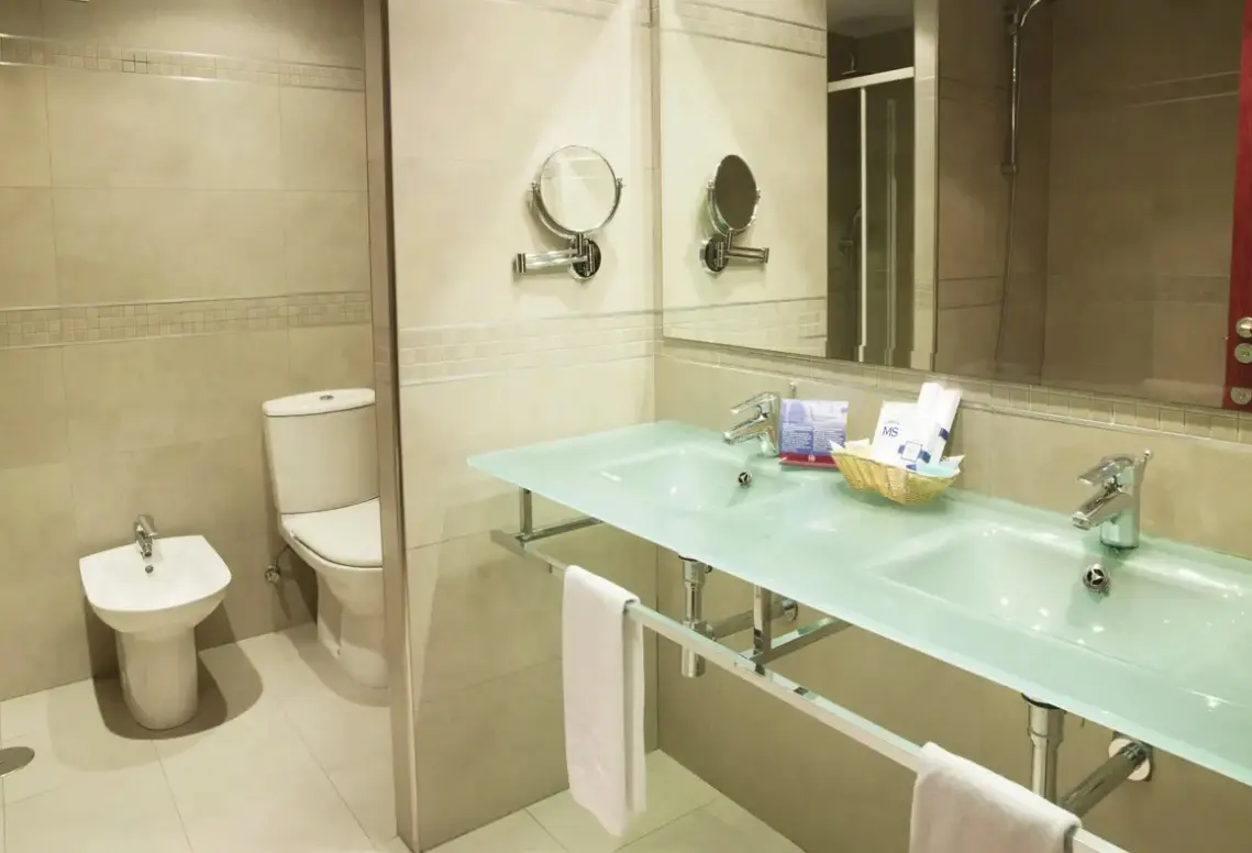 Łazienka w pokoju hotelu MS Maestranza Malaga