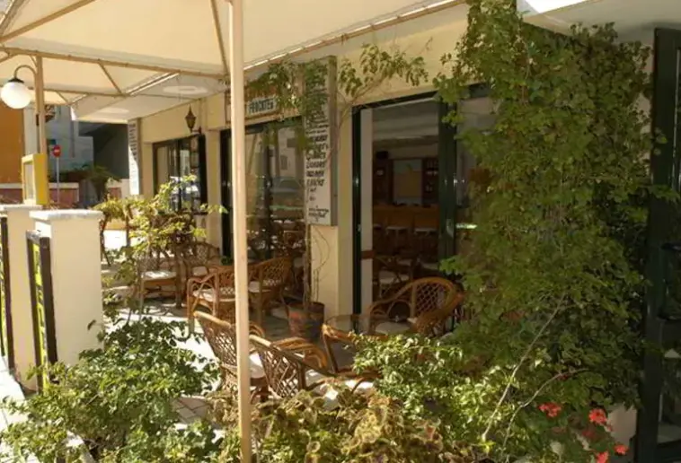 Restauracja i jedzenie w hotelu Nafsika