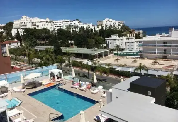 Basen w hotelu Natursun