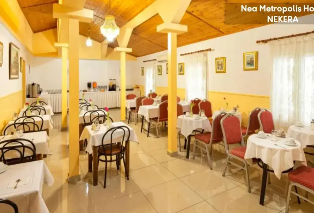 Restauracja i jedzenie w hotelu Nea Metropolis
