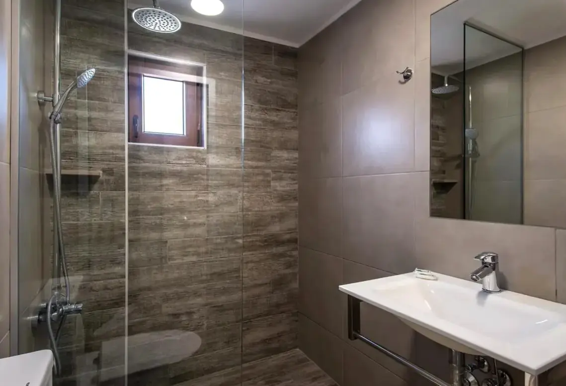 Łazienka w pokoju hotelu Niko - Elen