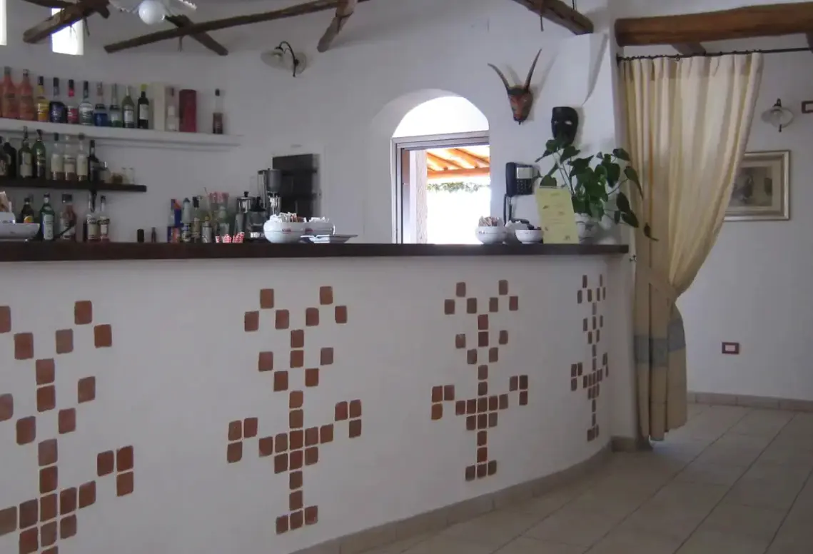 Restauracja i jedzenie w hotelu Nuraghe Arvu