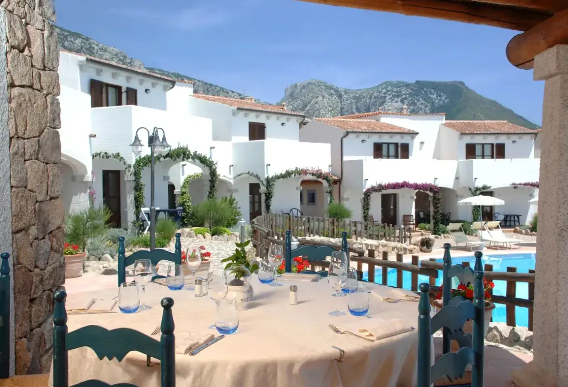 Restauracja i jedzenie w hotelu Nuraghe Arvu