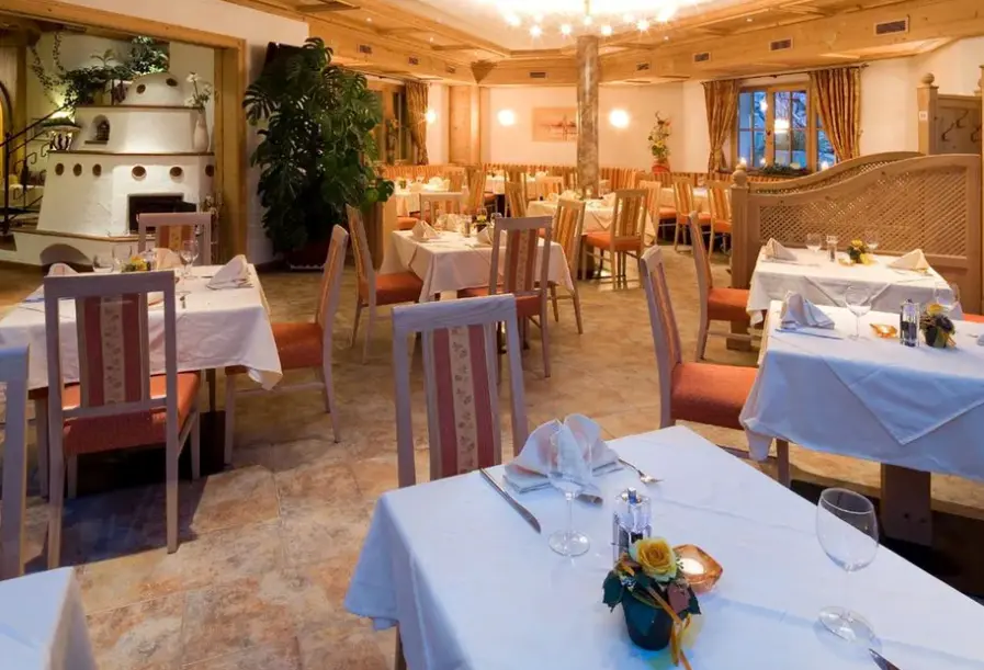 Restauracja i jedzenie w hotelu Obermair