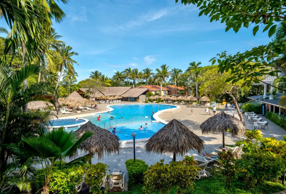 Basen w hotelu Occidental Tamarindo