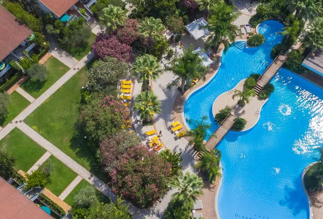 Basen w hotelu Oleandri Resort