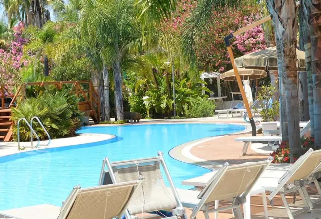 Basen w hotelu Oleandri Resort