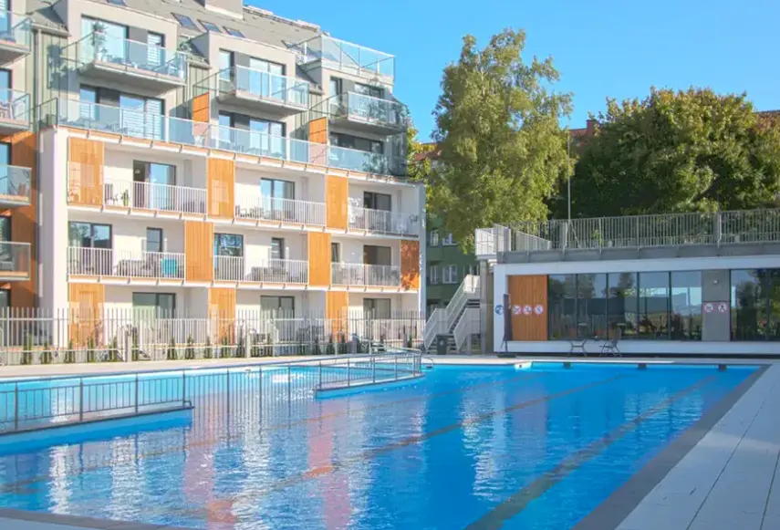 Basen w hotelu OnHoliday Apartamenty Poleska