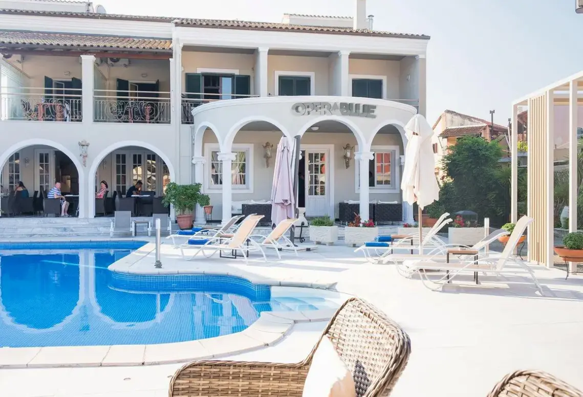 Basen w hotelu Opera Blue (ex. Omiros)