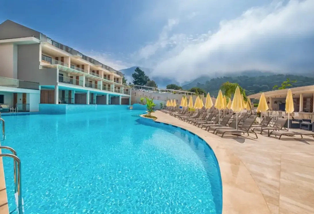 Basen w hotelu Orka Sunlife Resort & Spa