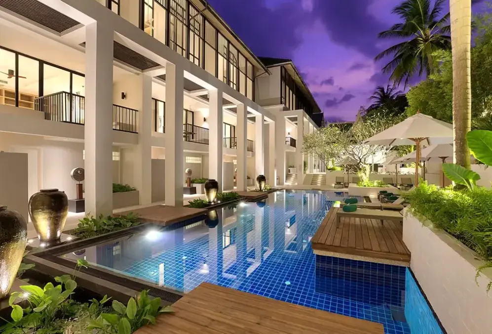 Basen w hotelu Outrigger Surin Beach Resort (ex. Manathai Surin Phuket)