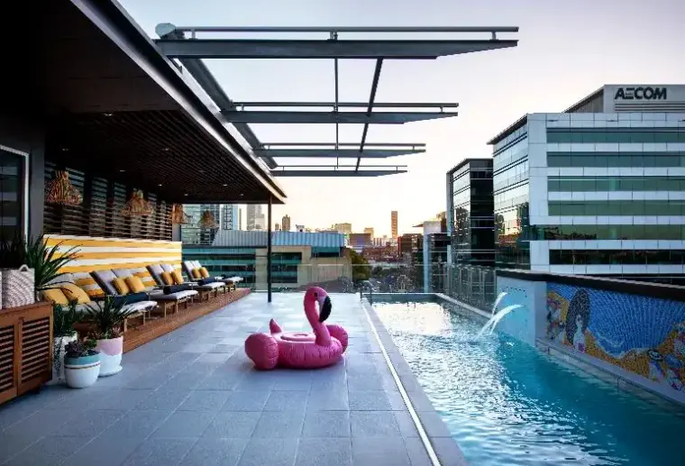 Basen w hotelu Ovolo The Valley Brisbane