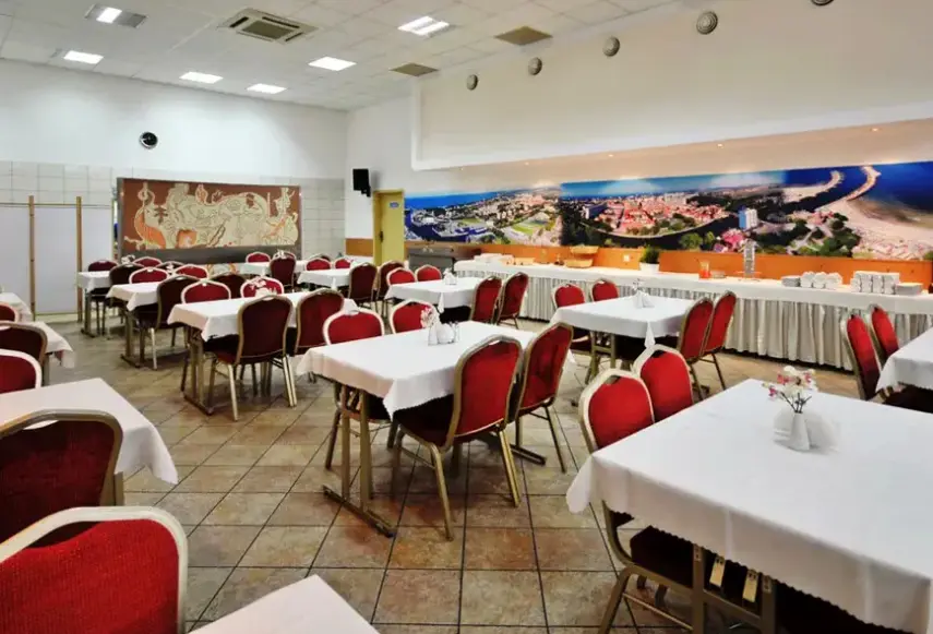 Restauracja i jedzenie w hotelu OW Gryf II