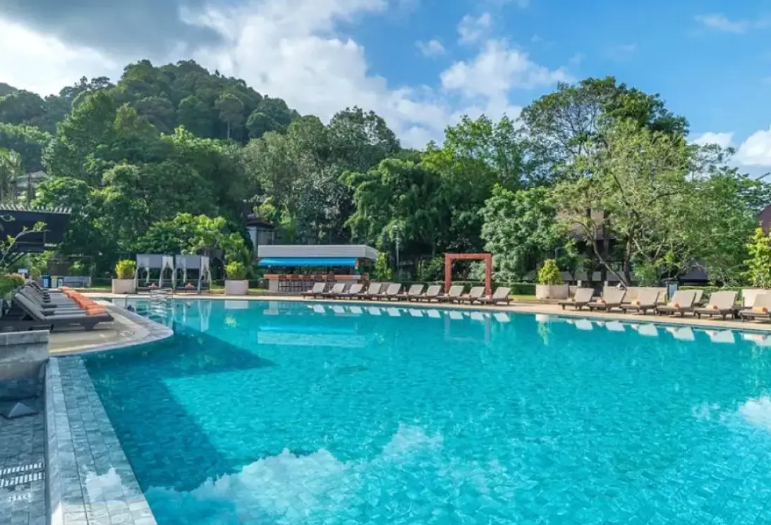 Basen w hotelu Pakasai Resort