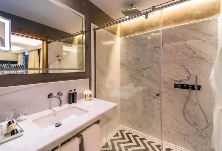 Łazienka w pokoju hotelu Palacio Solecio